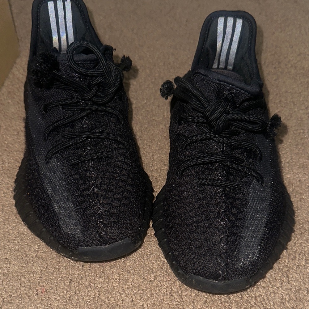 Black Yeezys like new condition